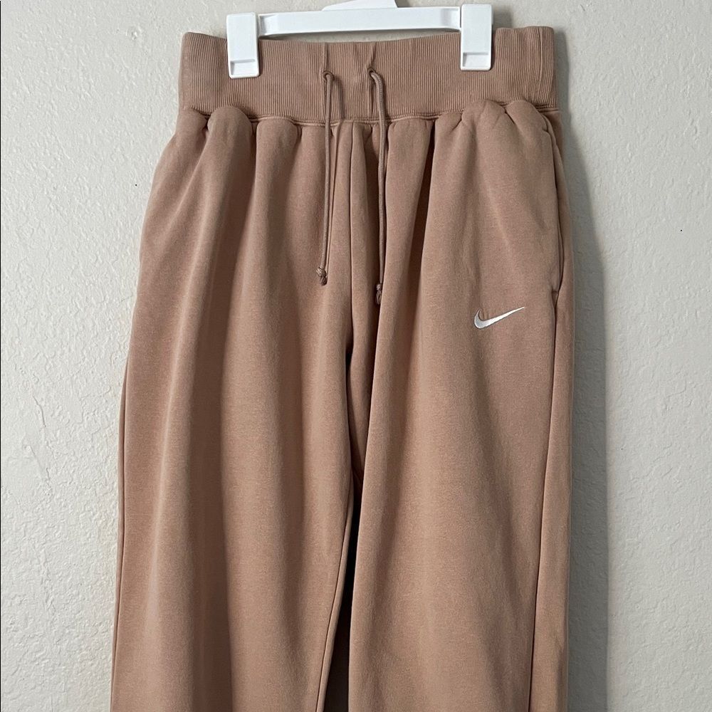 Like New! Nike Phoenix Fleece High Waisted Oversized Joggers Beige in Size M - Picture 4 of 16